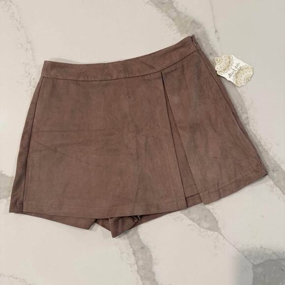 Altar’d State NWT Crossover Faux Suede Mini Skort Skirt Women's Large Mushroom - Picture 1 of 8
